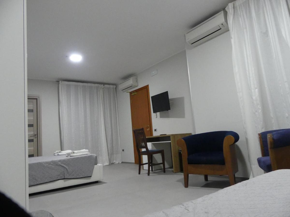 Albergo Piazza Risorgimento Porto Cesareo Eksteriør billede
