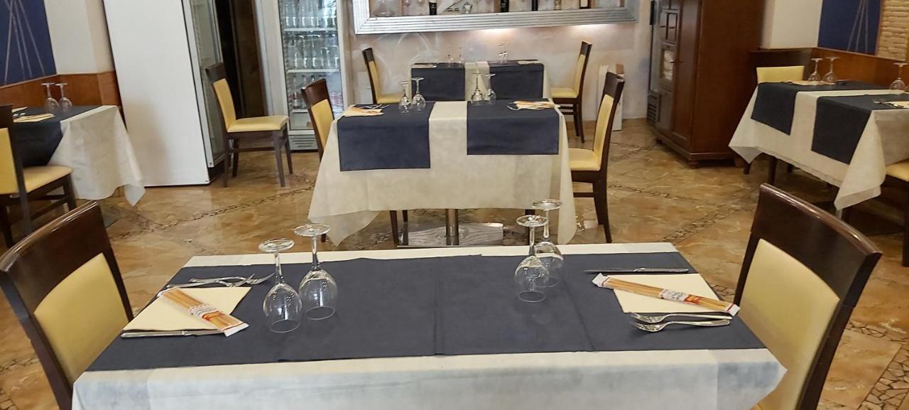 Albergo Piazza Risorgimento Porto Cesareo Eksteriør billede